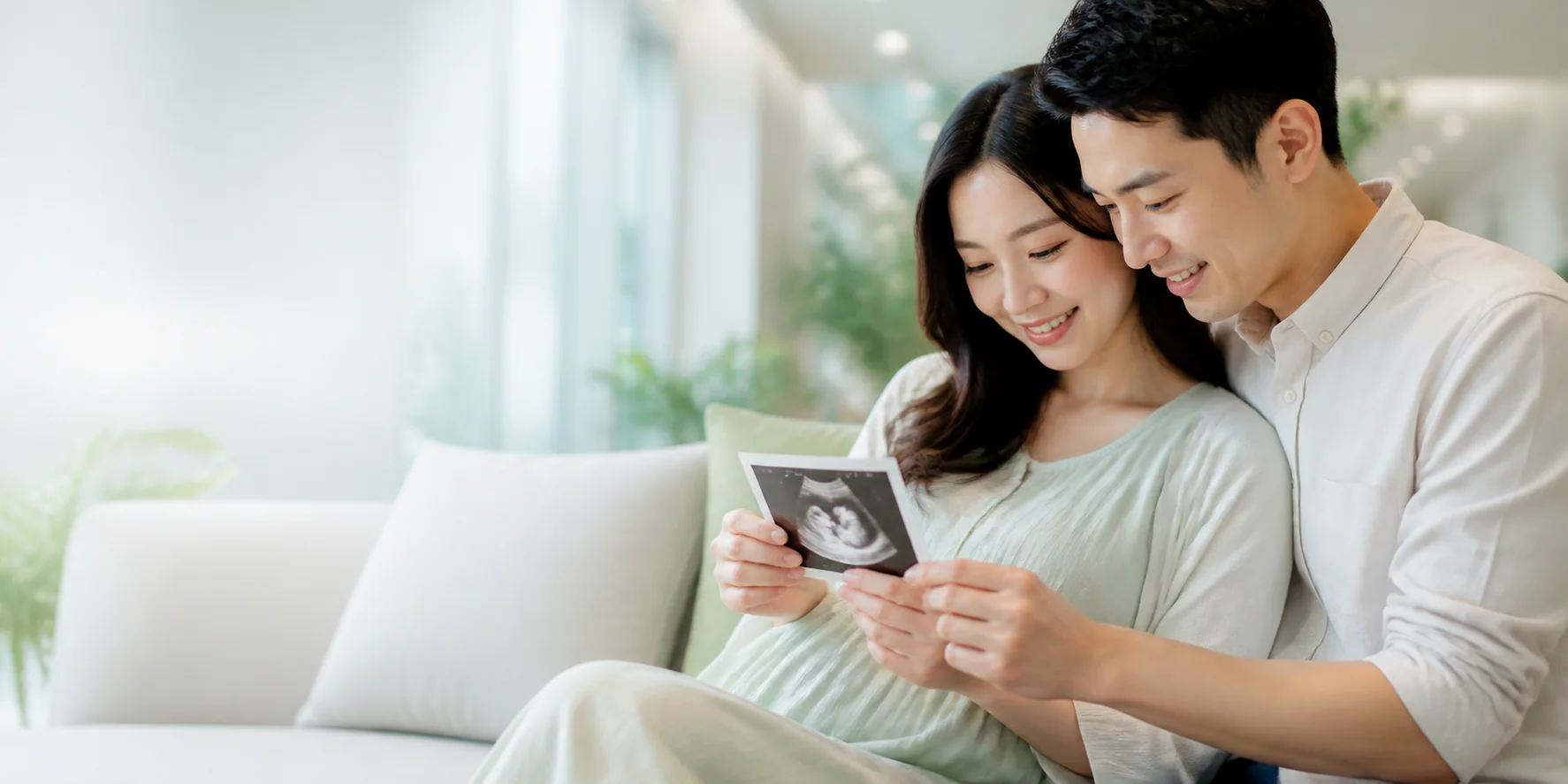 Gia đình lưu giữ khoảnh khắc siêu âm của bé
